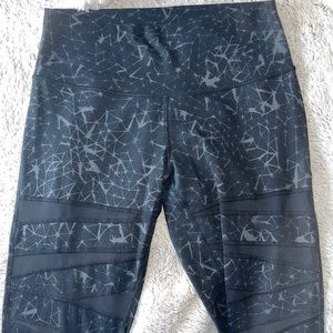 Lululemon size 12 fun leggings!